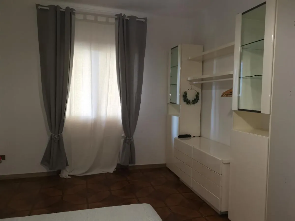 Villa Flora Affittacamere Luni Guest house
