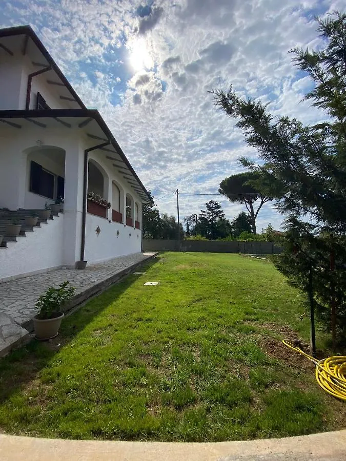 Guest house Villa Flora Affittacamere Luni Italy