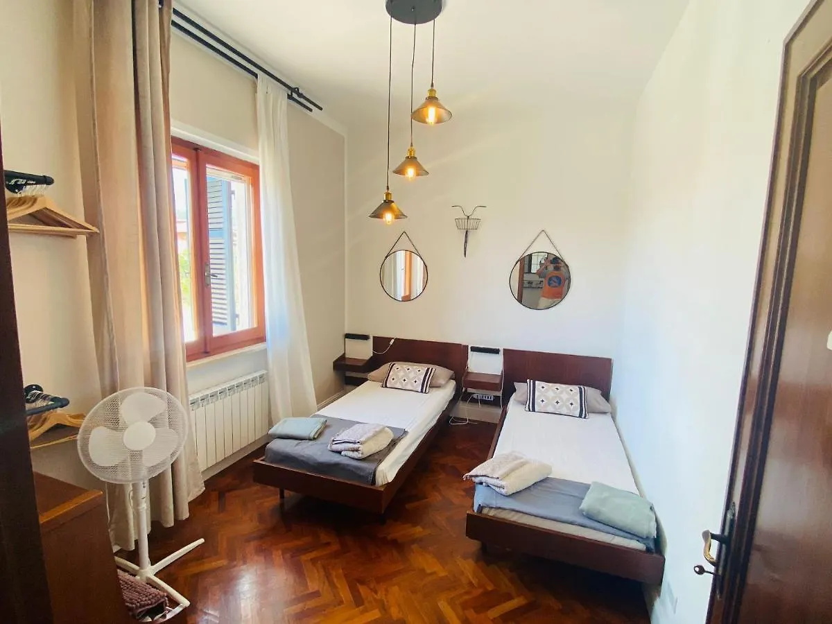 Guest house Villa Flora Affittacamere Luni