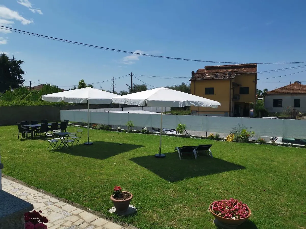 Villa Flora Affittacamere Luni Guest house