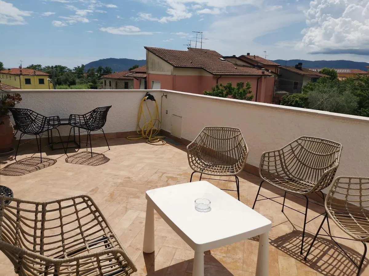 Villa Flora Affittacamere Luni